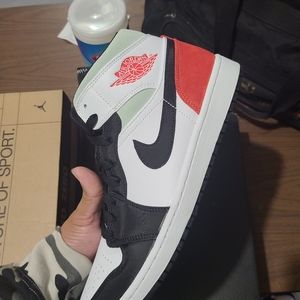 Jordan 1 mid union black toe